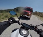 moto camion Collision frontale d'un motard avec un camion