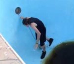 chute fail Courir dans le fond d'une piscine sale Fail