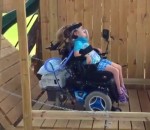 enfant handicap Balançoire pour fauteuil roulant