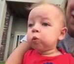 bebe reaction Un bébé voit son premier feu d'artifice