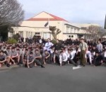 haka Des lycéens font un haka hommage à leur prof