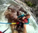 sauvetage aide Sauvetage d'une femme et son chien coincés au milieu d'une rivière