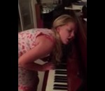 piano fille jouer Une somnambule joue du piano