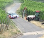 champ voiture Tracteur vs Voiture de rallye