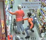 voleur tire Un voleur à la tire dans un supermarché