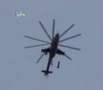 bombe Un hélicoptère largue des bombes barils (Syrie)