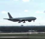 boeing avion Atterrissage spectaculaire d'un Boeing 777 à Francfort