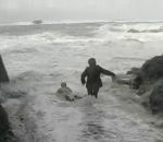 vague plage Un couple de retraités emporté par les vagues