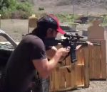 acteur Keanu Reeves à un entraînement de tir
