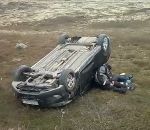 voiture toit accident Petite sieste après un accident