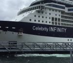 accostage Le bateau de croisière Celebrity Infinity rate son accostage