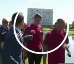 euro football cristiano Ronaldo jette le micro d'un journaliste dans l'eau