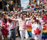 ministre Justin Trudeau défile à la Gay Pride de Toronto