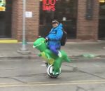 monocycle Aller au travail à dos de dinosaure