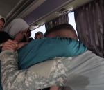 irak Un soldat Irakien retrouve sa mère