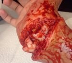 blessure sang Le poignet cassé en deux (Maquillage)