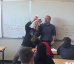 eleve salle selfie Fête surprise pour l'anniversaire d'un prof
