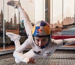 libre Maja Kuczyńska danse dans un simulateur de chute libre (Windgames 2017)
