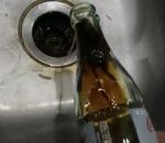 coca-cola bouteille mort Une souris morte dans une bouteille de Coca-Cola