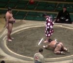 combat lutteur Un sumo KO en une seconde