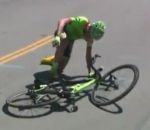 chute ko Le cycliste Toms Skujins KO après une chute