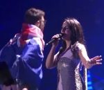 chanteuse Montrer ses fesses à l'Eurovision