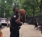 lancer Un policier réussit un super lancer au basket (New York)