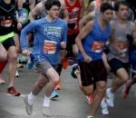 marathon Il court un semi-marathon en Crocs et finit 16e (Indiana)