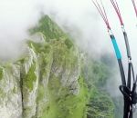 montagne parapente Speed Flying dans le brouillard