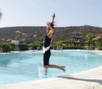 miss Une Miss espagnole chute dans une piscine