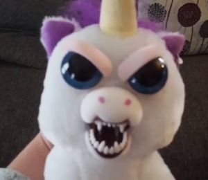 Une maman a achet?� une peluche qui fait peur ?� son fils - Vid?�o
