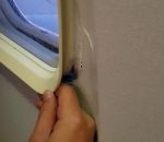 hublot Un hublot se détache dans un avion (Chili)