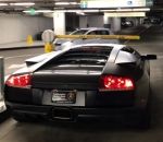 lamborghini Parking gratuit pour le conducteur d'une Lamborghini Murciélago