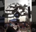 vent chute Chute d'une structure métallique pendant le festival Atmosphere