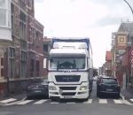 voiture camion Accrochage entre un poids lourd et une voiture garée (Amiens)