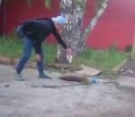 ado Un ado explose une bouche d'égout (Russie)