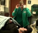 ambulancier infirmiere Drôle de demande en mariage dans un hôpital