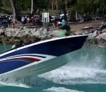 speedboat bateau vague Un homme KO à l’avant d’un speedboat