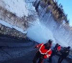 neige route Une avalanche surprend des secouristes (Tignes)