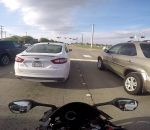 motard moto Motard vs Voiture qui grille un feu rouge (Texas)