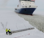 echelle embarquement Monter sur un bateau en marche (Finlande)