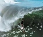 smith Koa Smith surfe la même vague pendant 2 minutes