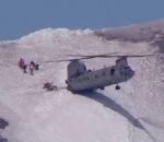 helicoptere montagne Atterrissage uniquement sur l'arrière d'un hélicoptère Chinook