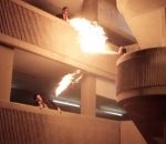 etage escalier Cracheurs de feu en série