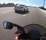 autoroute accident Une BMW et une moto font la course sur une autoroute (Instant Karma)