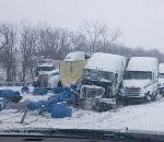 neige carambolage Il filme un carambolage sur une route enneigée (Missouri)