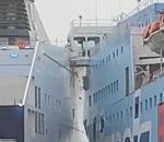 bateau ferry Collision de deux ferries dans un port (Italie)