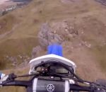 motard moto Chute d'une falaise à motocross
