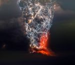 eclair Eclairs au-dessus du volcan Calbuco (Chili)