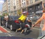 scooteriste Un scootériste essaie de fuir après un accident